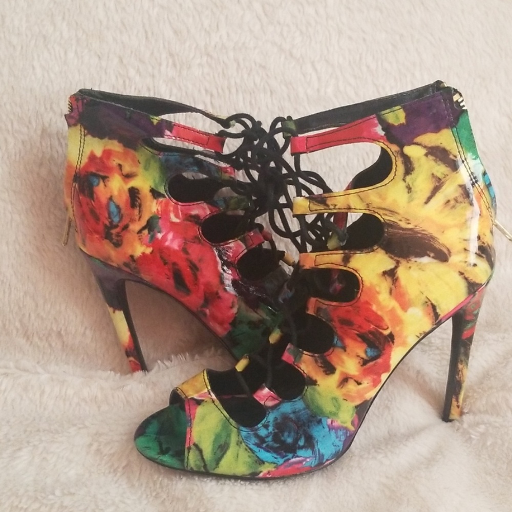 STEVE MADDEN FLORAL HEELS